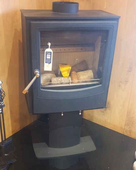 Arada Farringdon Medium stove, Ex-Display image #1